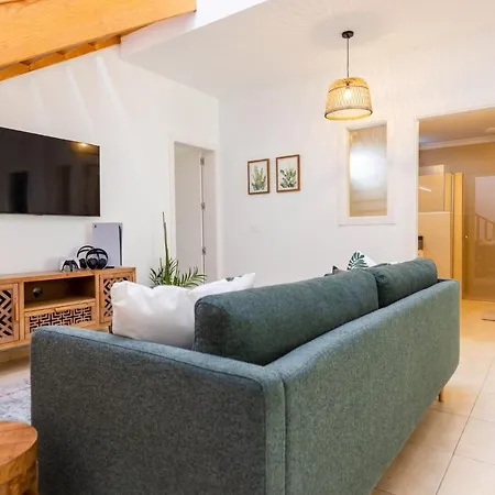 Villa Macarena With High Speed Wifi Internet And Air Conditioning *
