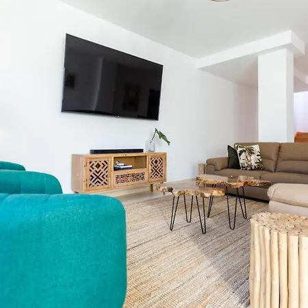 Macarena With High Speed Wifi Internet And Air Conditioning Villa