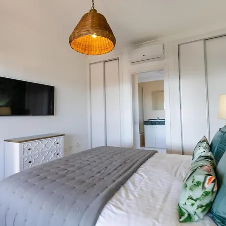 Villa Macarena With High Speed Wifi Internet And Air Conditioning