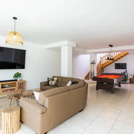 Villa Macarena With High Speed Wifi Internet And Air Conditioning *