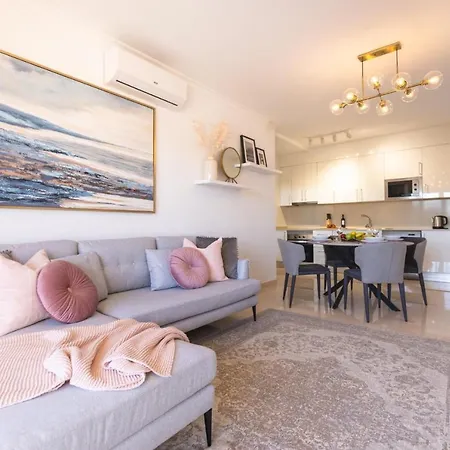 Villa Macarena With High Speed Wifi Internet And Air Conditioning *