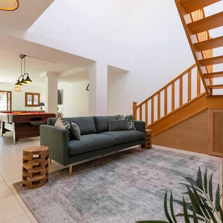 Villa Macarena With High Speed Wifi Internet And Air Conditioning *